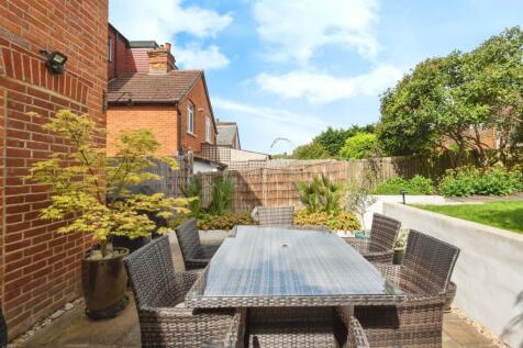 Patio/Dining Area