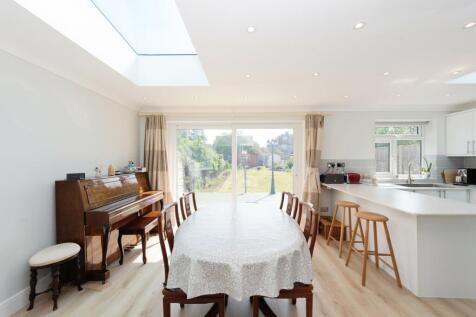 Kitchen/Dayroom