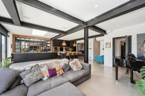 Kitchen/Dayroom