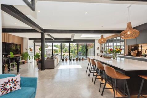 Kitchen/Dayroom
