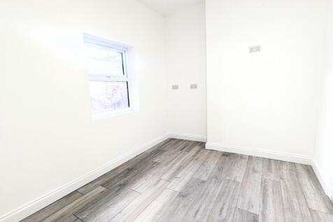 Rear Bedroom5