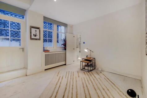 10_Main Bedroom-0