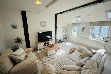 Lounge 1