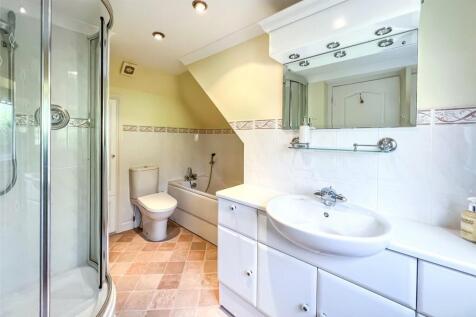 Ensuite off Bedroom 2