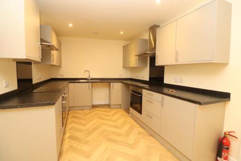 Communal Kitchen, Dining &amp; Living Area