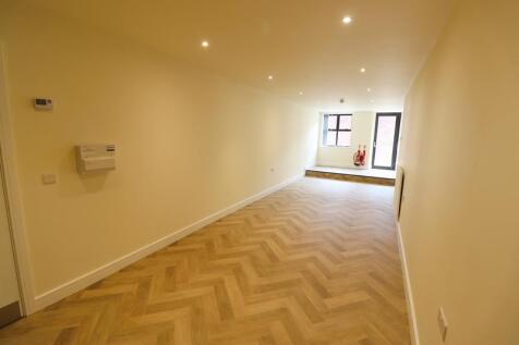 Communal Kitchen, Dining &amp; Living Area