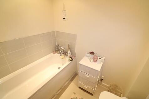 Family Bathroom (2)