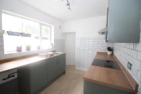 Kitchen 2 .JPG