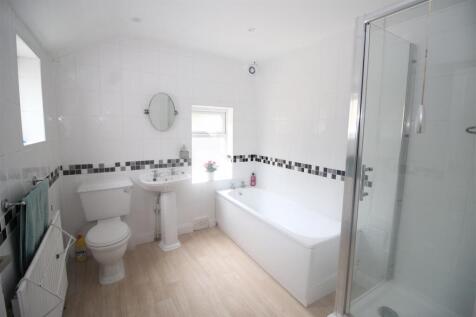 Bathroom .JPG