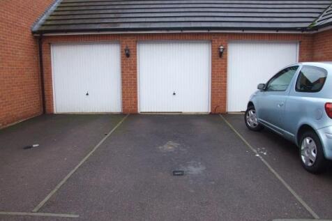 Garage .JPG