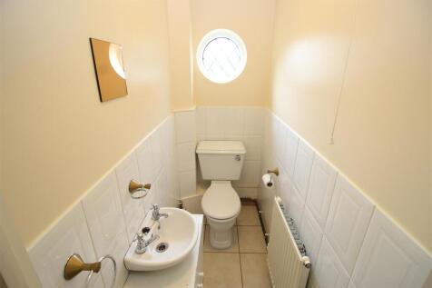 Downstairs Toilet.JPG