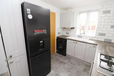 Kitchen 2.JPG