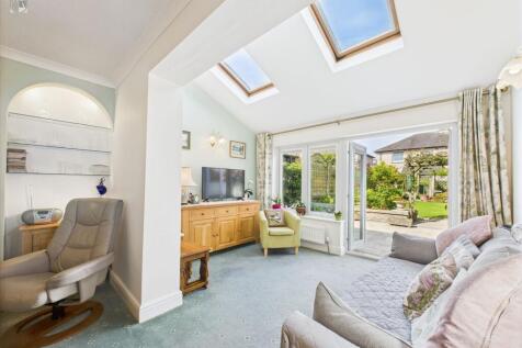 Open plan kitchen/dining/lounge