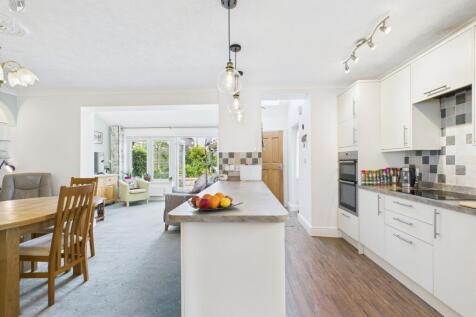 Open plan kitchen/dining/lounge