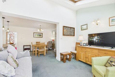Open plan kitchen/dining/lounge