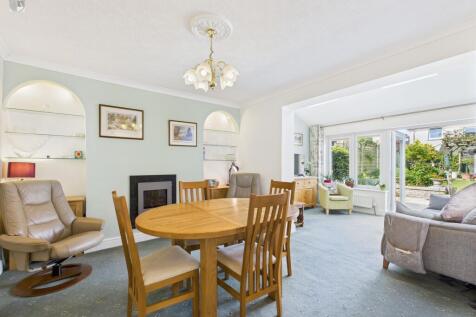 Open plan kitchen/dining/lounge