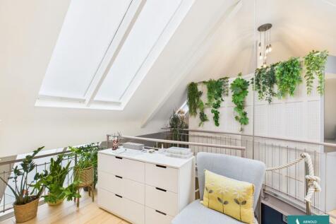 Open plan bedroom/office/dressing room
