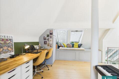 Open plan bedroom/office/dressing room