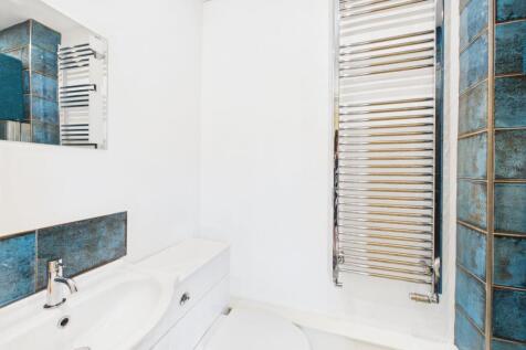 Apartment Shower Room