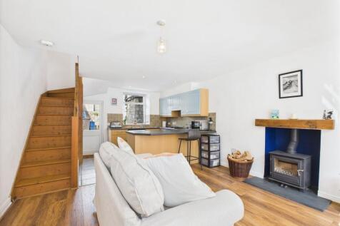 Open plan lounge/kitchen