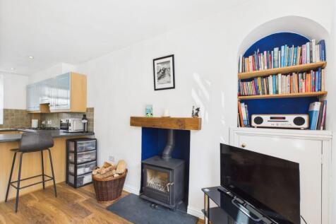 Open plan lounge/kitchen