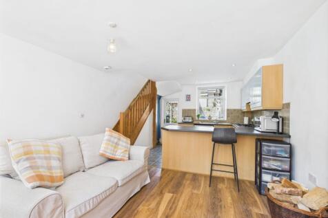 Open plan lounge/kitchen