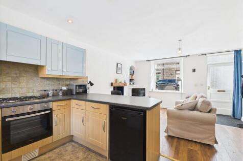 Open plan lounge/kitchen