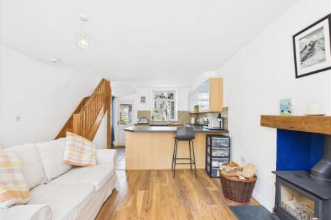 Open plan lounge/kitchen