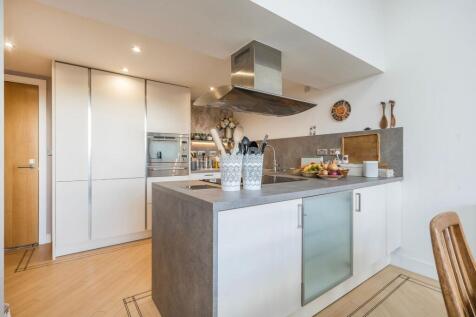 Open plan lounge/dining room/kitchen