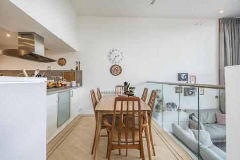 Open plan lounge/dining room/kitchen