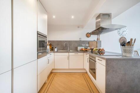 Open plan lounge/dining room/kitchen