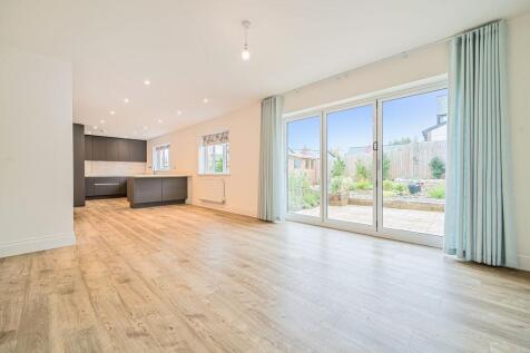 Open plan dining room/kitchen