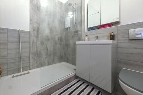 bathroom grovea.jpeg