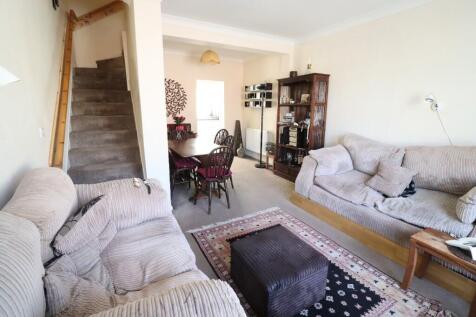 Lounge/Dining Area