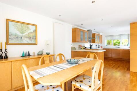 Kitchen/Dining Area