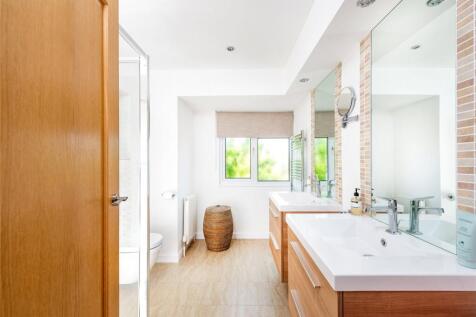 Principal Shower Rm