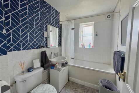 Bathroom 1.1_inPixio.jpg