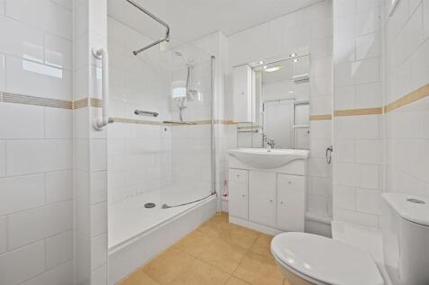 BCLR - 19 Coniston Court - Bathroom (4).jpg