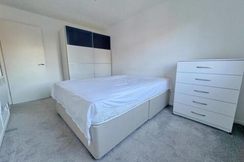 Bedroom 1_inPixio.jpg