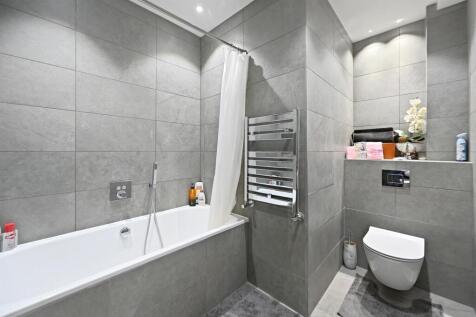 RCLR- 57 wellington court wellington road- bathroo