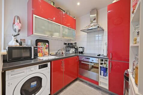 RCLR- 65 woodvale way- kitchen 3 (1).jpg