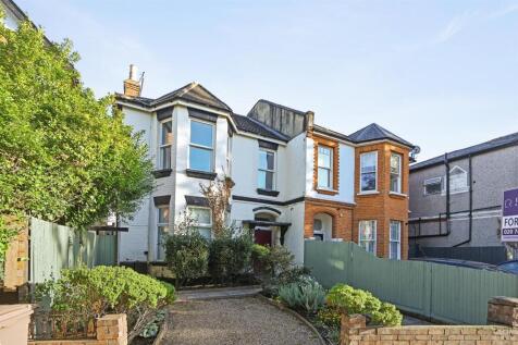 RCLR- FFF 29 minster road- exterior 1 (1).jpg