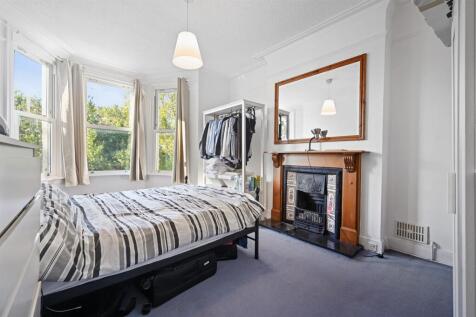 RCLR- FFF 29 minster road- bedroom 3 (1).jpg