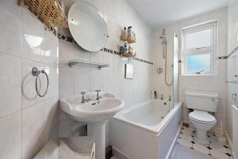 RCLR- FFF 29 minster road- bathroom 3 (1).jpg