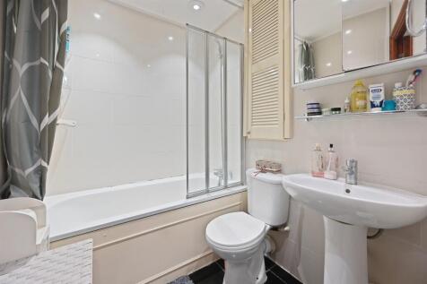 RCLR- 65 woodvale way- bathroom 3 (1).jpg