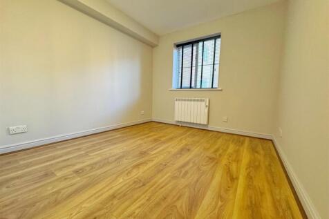 Bedroom 1_inPixio.jpg