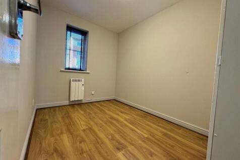 Bedroom 2_inPixio.jpg