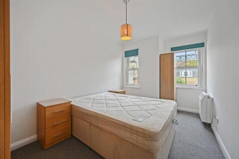 RCLR- 59 bryons mews- bedroom 3 (1).jpg