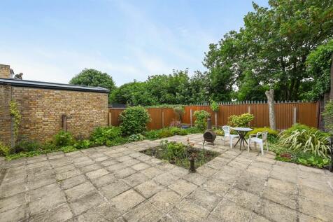 RE - 63 Craven Avenue - Garden1 (1).jpg