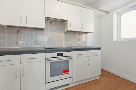 9 Hartley Court Longfield Drive kitchen 1.jpg